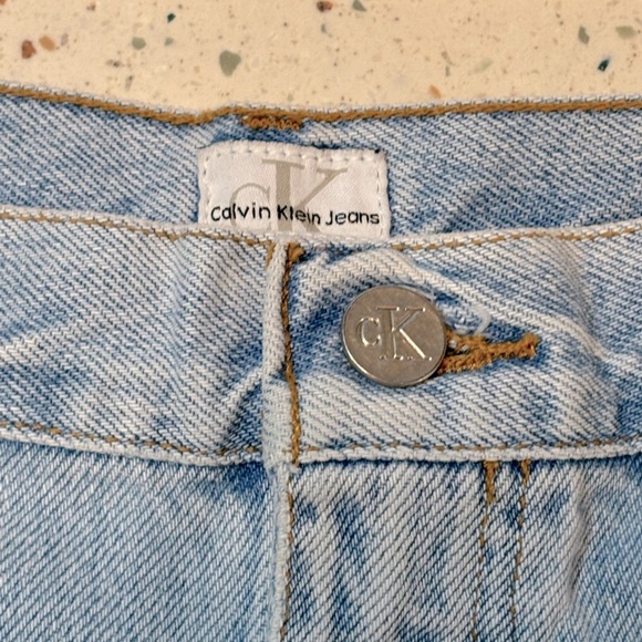 Vintage 90s Calvin Klein Jean Shorts in Sz 10‎ Cotton Light Wash Denim - Picture 4 of 9